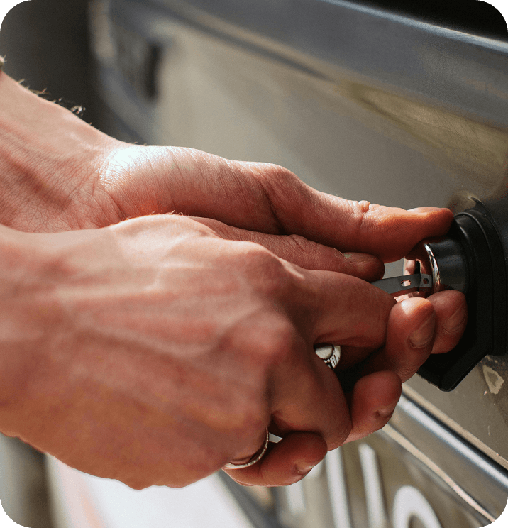 How to avoid damage when unlocking car